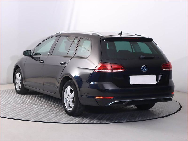 Volkswagen Golf (2018) 1.0 TSI, Navi, Tempomat - fotka 4 z 18