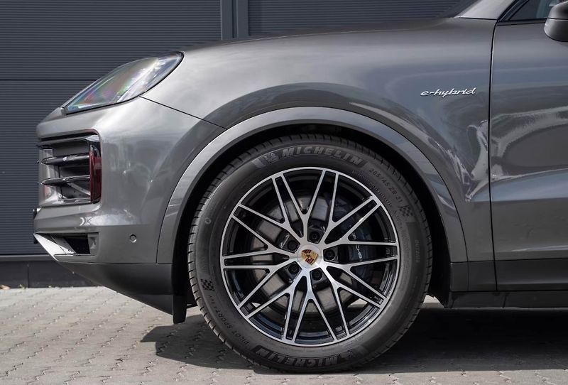 Porsche Cayenne E-Hybrid Pano BOSE PASM InnoDr - fotka 6 z 17