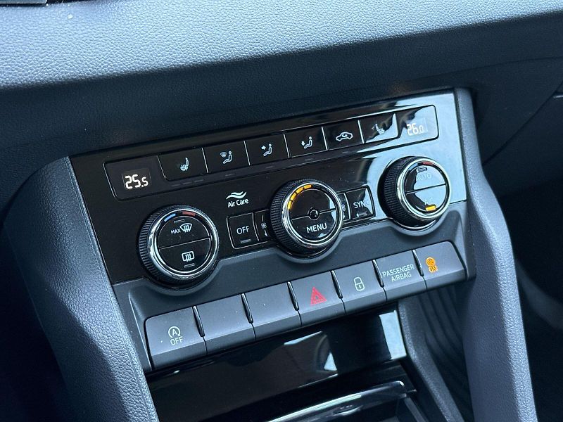 Škoda Karoq (2023) 1.5 TSI Ambition - fotka 15 z 30