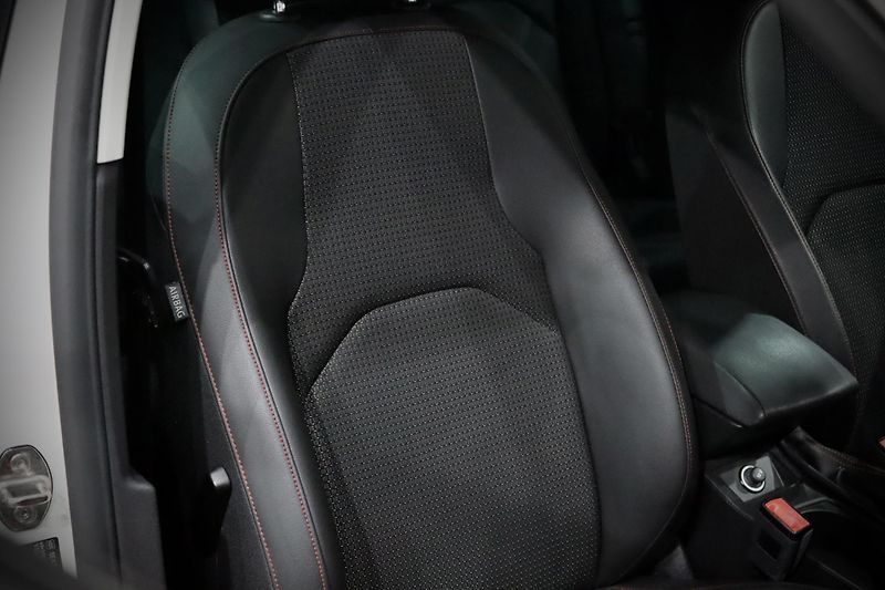 Seat Leon  1.4 TSI 92 kW FR - fotka 17 z 35
