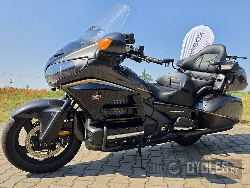 Honda GL 1800 Gold Wing ABS (2016) - fotka 10 z 23
