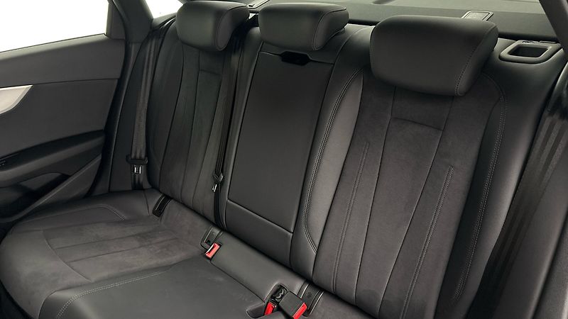 Audi A4 2.0 40TDI S Tronic Quattro - fotka 16 z 29