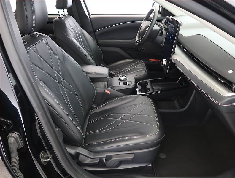 Ford Mustang Mach-E (2021) Standard Range RWD, SoH 95% - fotka 9 z 33