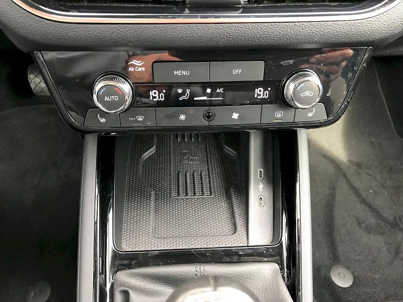 Škoda Kamiq (2024) Top Selection 1,0 TSI - fotka 15 z 26