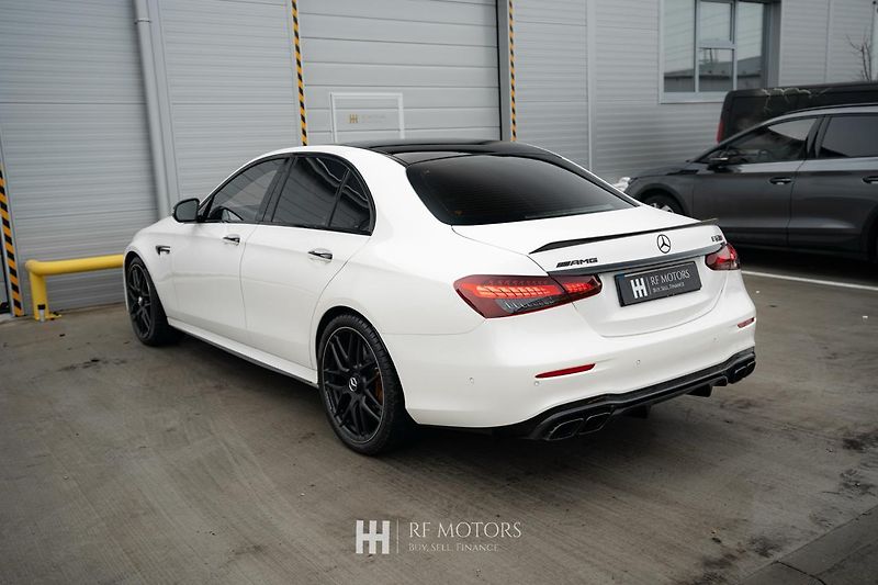 Mercedes-Benz Třídy E (2022) AMG E63 S 4MATIC 450kW - fotka 15 z 56