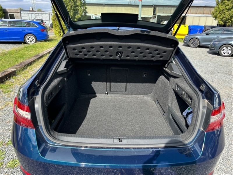 Škoda Superb 2,0 TDI 110 Ambition - fotka 6 z 11