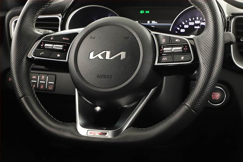 Kia Ceed (2023) GT Line 1.6 CRDi MHEV - fotka 8 z 20