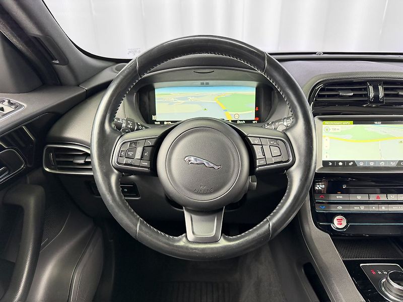Jaguar F-Pace 2.0d AWD A/T PRESTIGE, WEBASTO - fotka 12 z 25