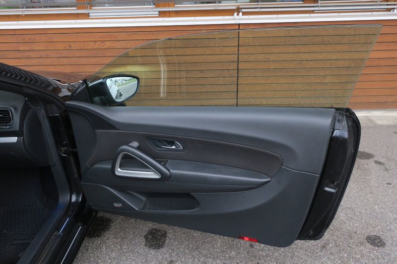 Volkswagen Scirocco (2009) 2,0TDI SPORT Panorama Bi-Xenon - fotka 36 z 44