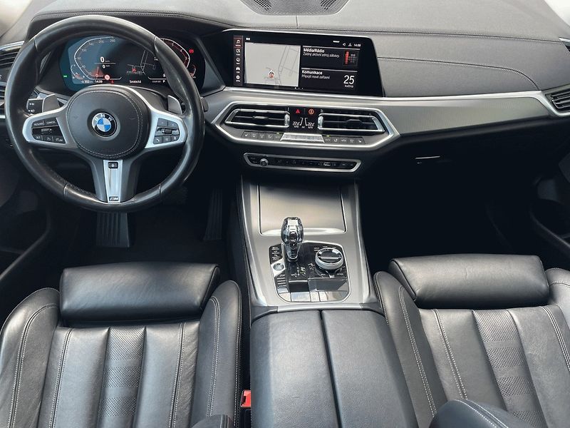 BMW X5 (2019) xDrive 40i AT 340k - fotka 11 z 28