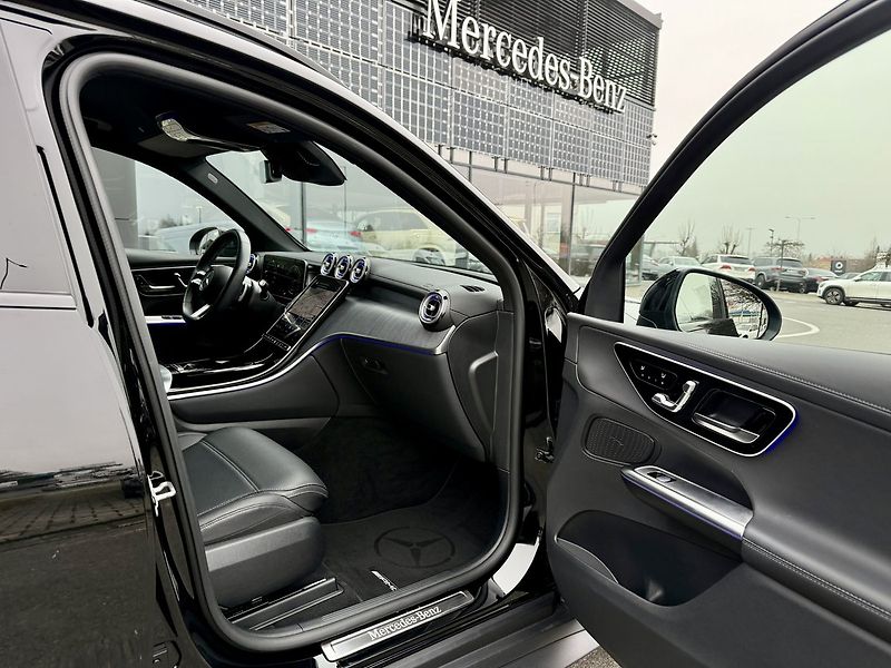 Mercedes-Benz GLC (2023) 300 e 4MATIC SUV - fotka 37 z 48