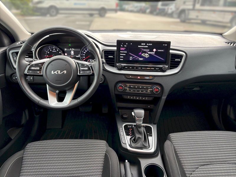Kia Ceed (2025) 1.5 T-GDi TOP 7DCT - fotka 25 z 29