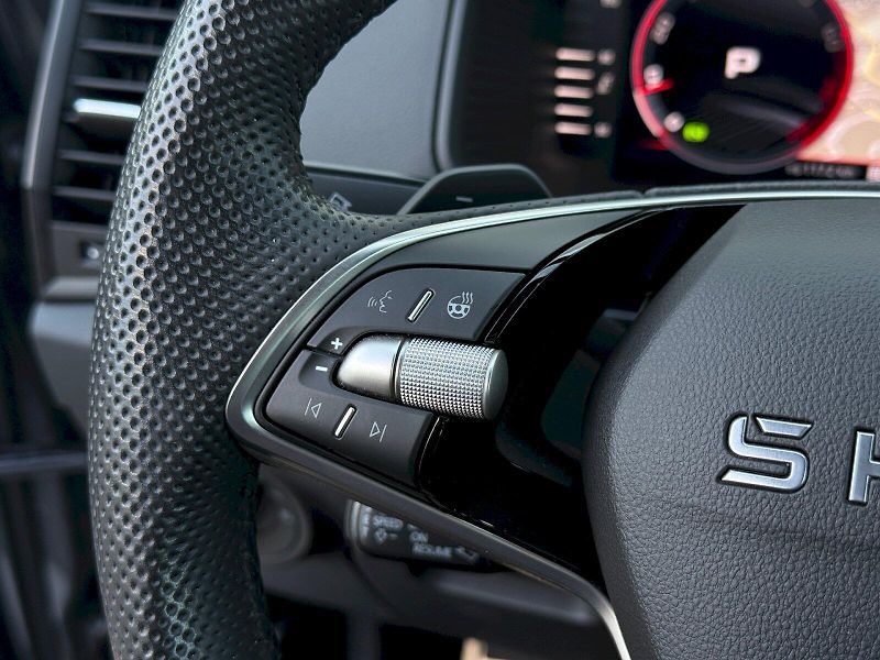 Škoda Karoq (2025) 2.0 TSi 140 Kw DSG 4x4 SportLi - fotka 15 z 30