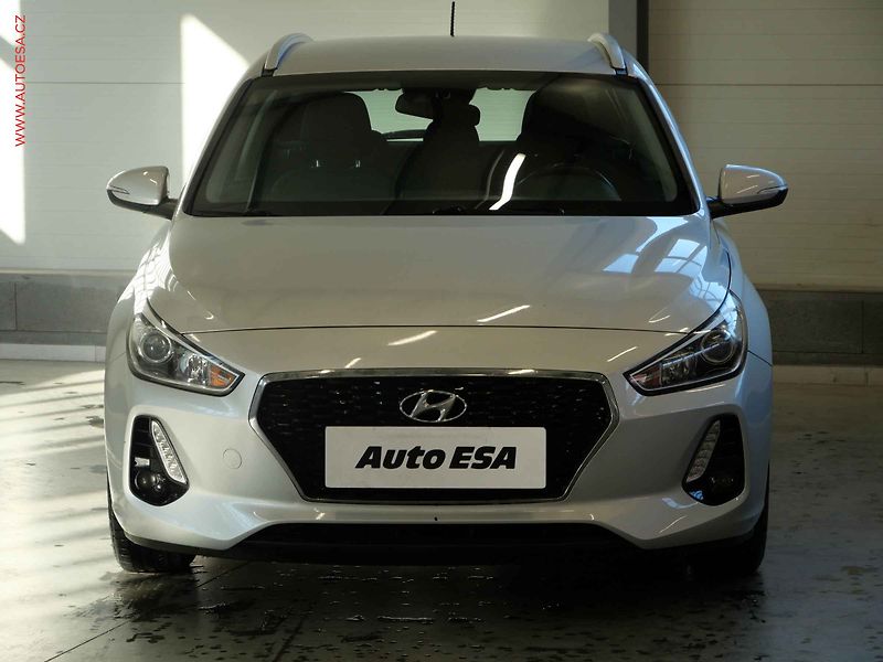 Hyundai i30 (2017) 1.6 CRDi, ČR, AC, temp - fotka 2 z 21