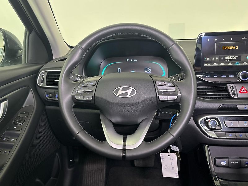 Hyundai i30 Smart DCT - fotka 18 z 27
