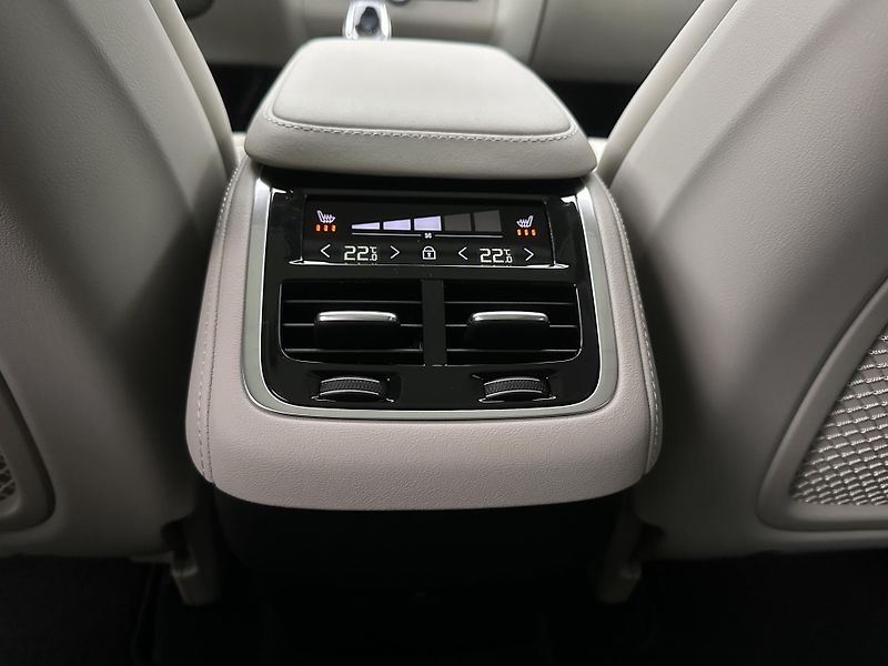 Volvo XC90 (2026) B5 AWD AUT DARK ULTRA 7 míst - fotka 18 z 25