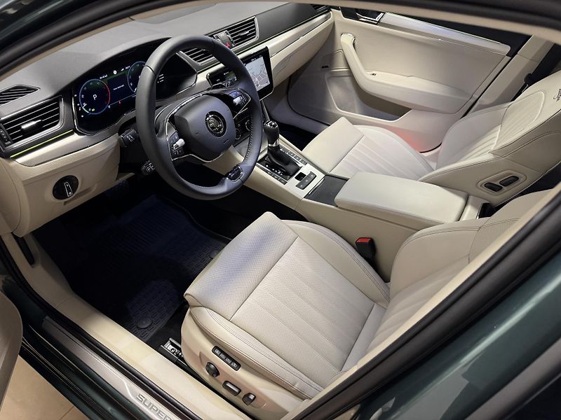 Škoda Superb (2023) L&K 2,0 TDI 147 kW 7-st aut 4x - fotka 44 z 66
