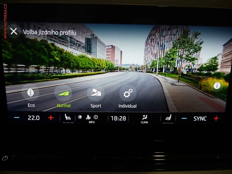 Škoda Octavia (2023) 2.0 TDi, TOUR, DSG, navi, LED - fotka 18 z 29
