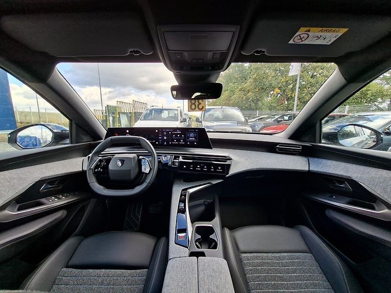 Peugeot 3008 ALLURE HYBRID 145k e-DCS6 - fotka 2 z 29