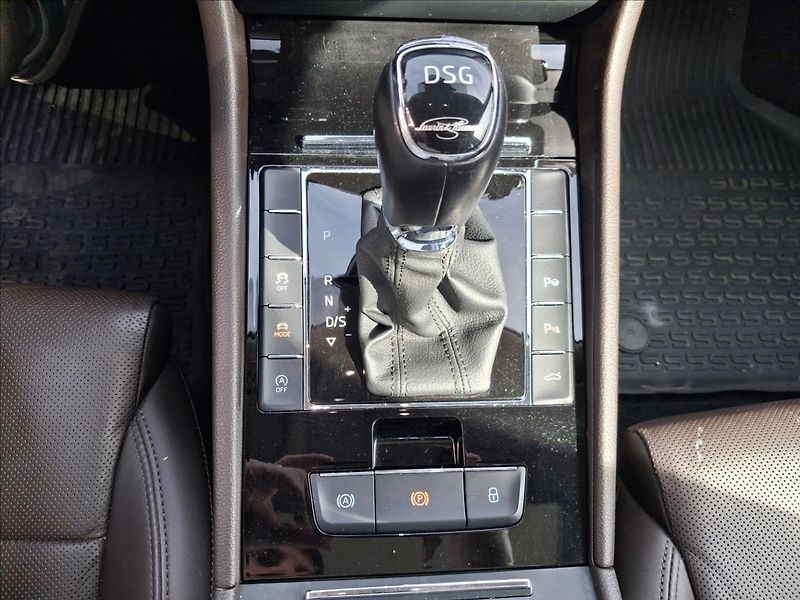 Škoda Superb 2,0 TDI DSG 4x4 L&K Pano - fotka 8 z 22