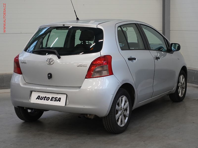 Toyota Yaris (2007) 1.1VVT-i, ČR, AC - fotka 4 z 17