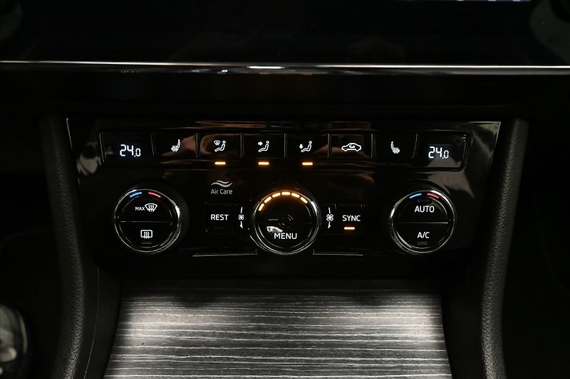Škoda Superb 2,0 TDI 147KW DSG STYLE Záruka - fotka 21 z 33