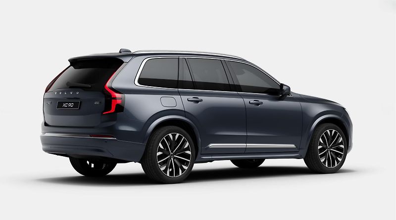Volvo XC90 (2026)  B5 AWD PLUS DARK - fotka 4 z 13