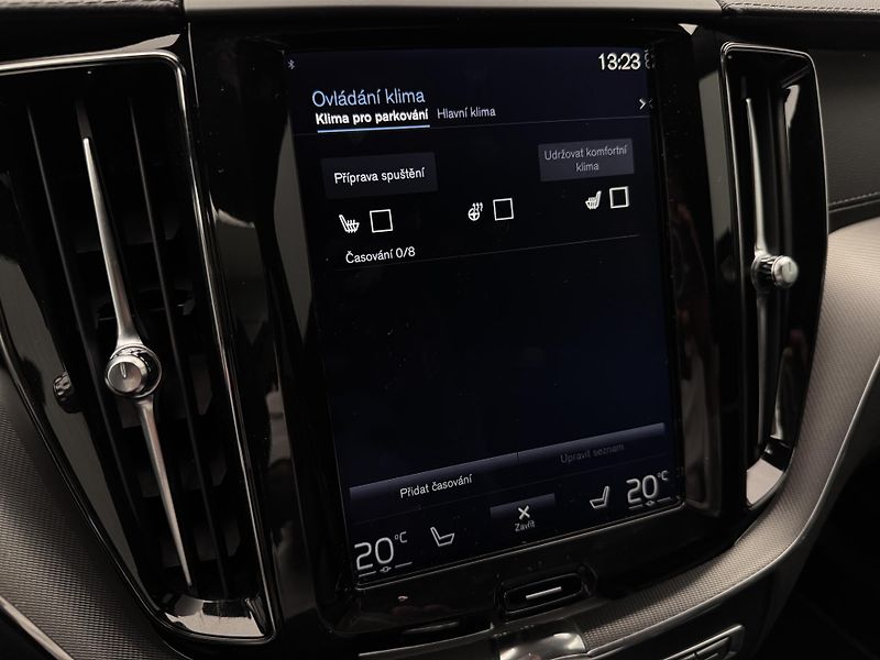 Volvo XC60 T8 AWD RECHARGE R-DESIGN AUT - fotka 39 z 51
