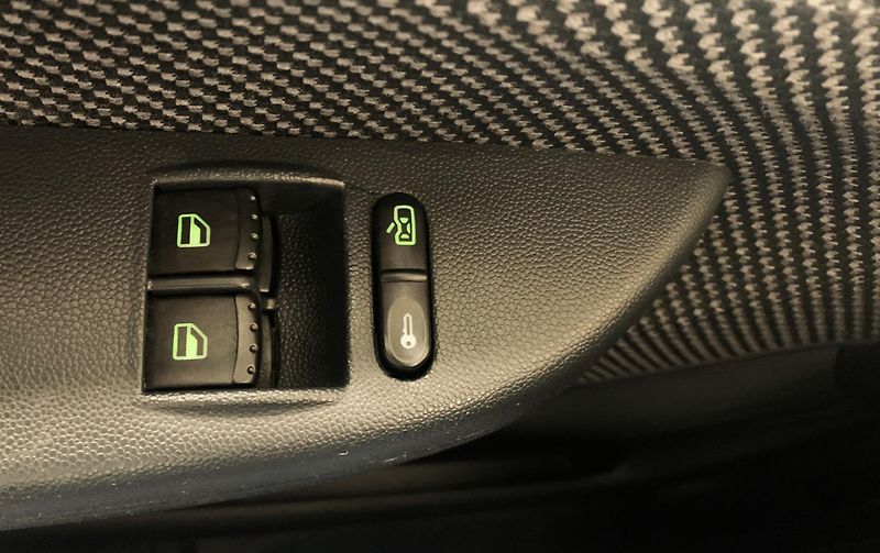 Škoda Fabia 1.2 HTP, ČR - fotka 16 z 21