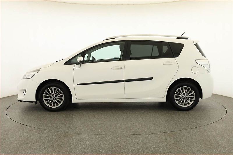 Toyota Verso (2015) 1.8 Valvematic, Serv.kniha - fotka 3 z 16