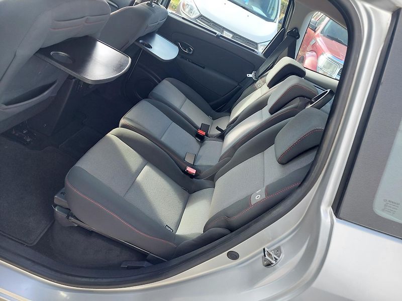 Renault Grand Scénic (2013) III. Paris De Luxe TCe 130 - fotka 20 z 41