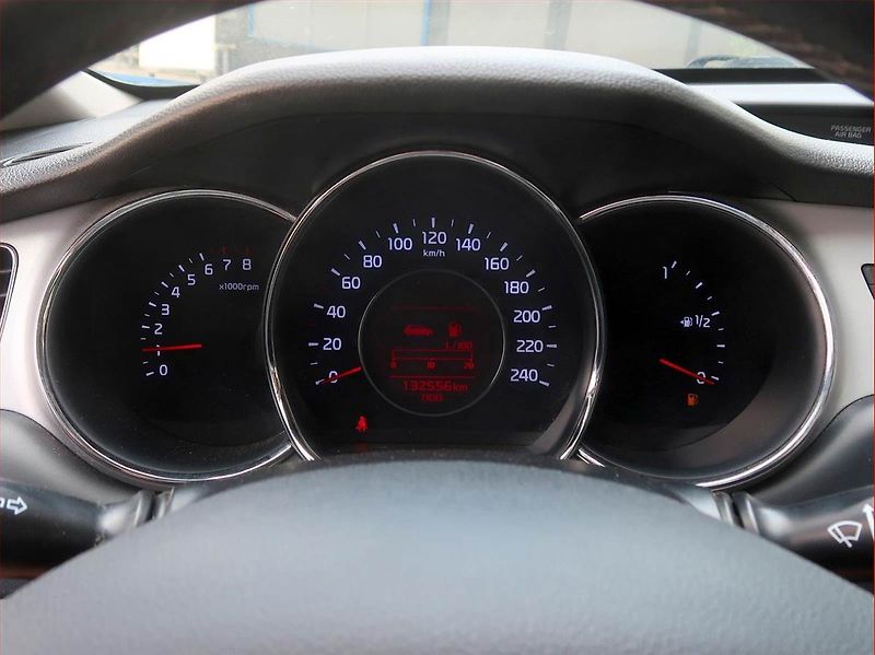 Kia Ceed (2013) Silver 1.6 GDI, Serv.kniha - fotka 11 z 14