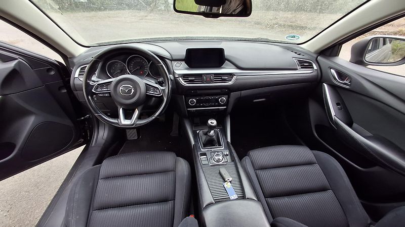 Mazda 6 2.0 benzin Facelit 1. majitel - fotka 18 z 41
