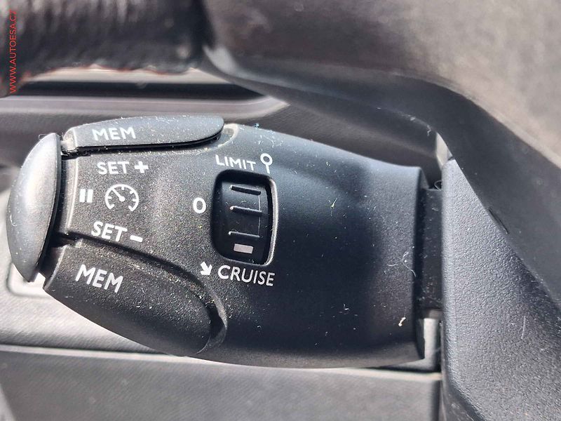 Peugeot 5008 (2018) 1.2 PT, GT Line, LED - fotka 16 z 18