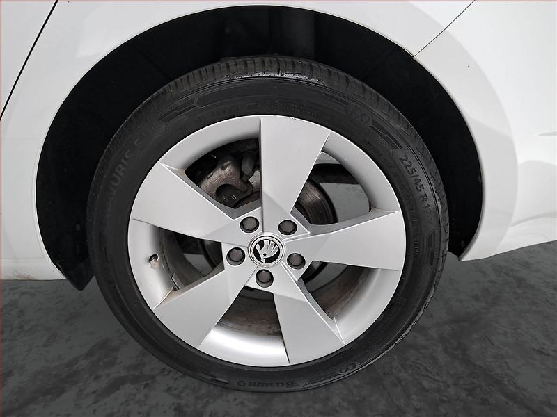 Škoda Octavia (2014) Ambition 1.2 TSI, Navi - fotka 15 z 22