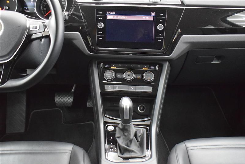 Volkswagen Touran 2,0 TDi, 7-míst,DSG,NAVI,KŮŽE, - fotka 19 z 41