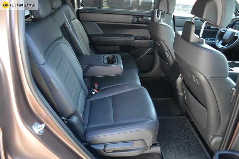 Hyundai Santa Fe 1.6T-GDI PHEV 4WD CALLIGRAPHY - fotka 18 z 73