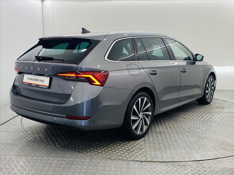 Škoda Octavia 2,0 TSI 140kW DSG 4x4 Style Pl - fotka 2 z 29