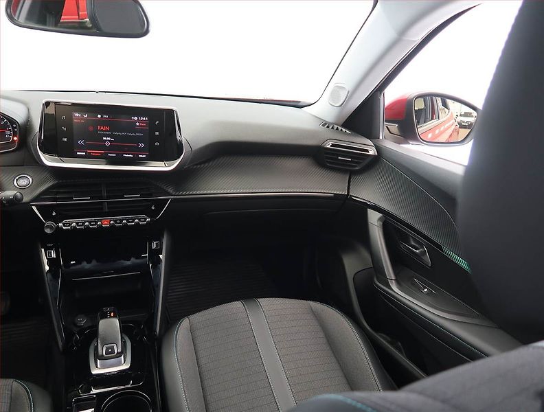 Peugeot 2008 (2022) 1.2 PureTech, Automat, ČR - fotka 8 z 25