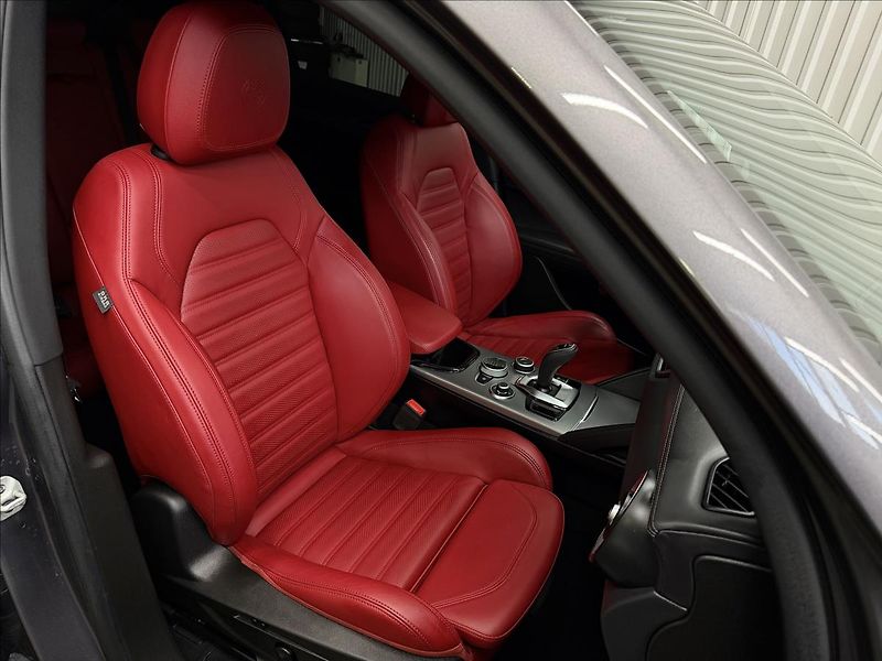 Alfa Romeo Stelvio VELOCE 206kW Q4 H&K PANO LED - fotka 40 z 42
