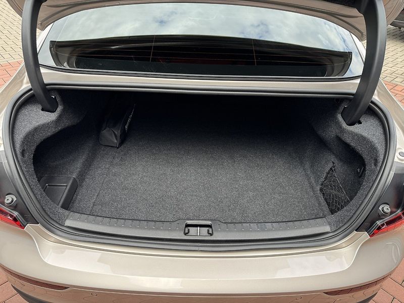 Volvo S60 (2024) 2.0i B4 Core Ad.LED Kamera - fotka 21 z 46