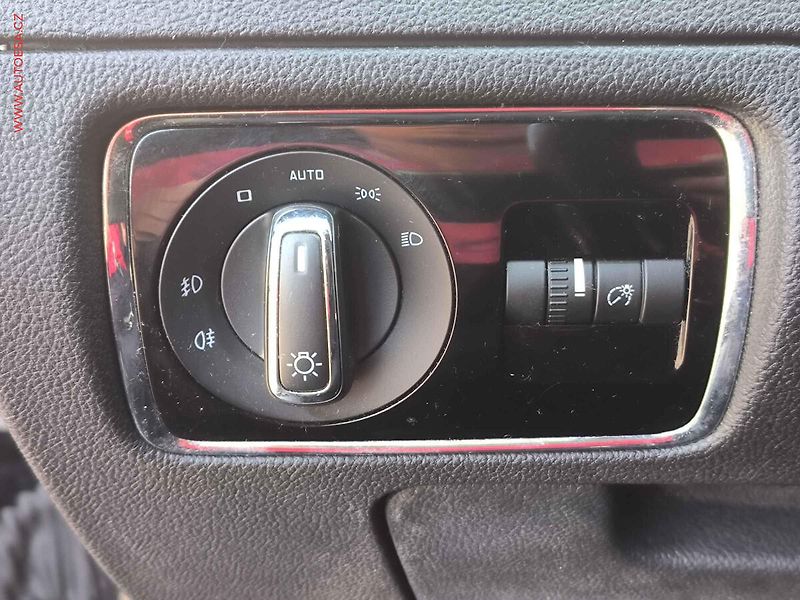 Škoda Superb (2013) 2.0 TDi 4x4, ČR, Bixen, navi - fotka 17 z 19