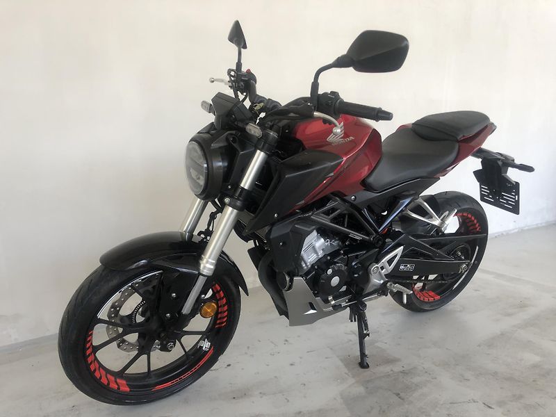 Honda CB 125 R Neo Sports Café - fotka 5 z 19