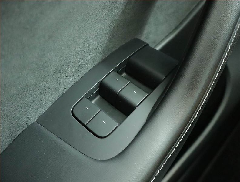 Tesla Model Y (2022) Long Range AWD 79kWh, SoH 91% - fotka 20 z 23