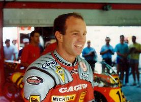 Randy Mamola je právem řazen mezi legendy motocyklového sportu. Čtyřikrát útočil na titul mistra světa, ale nikdy jej nezískal.