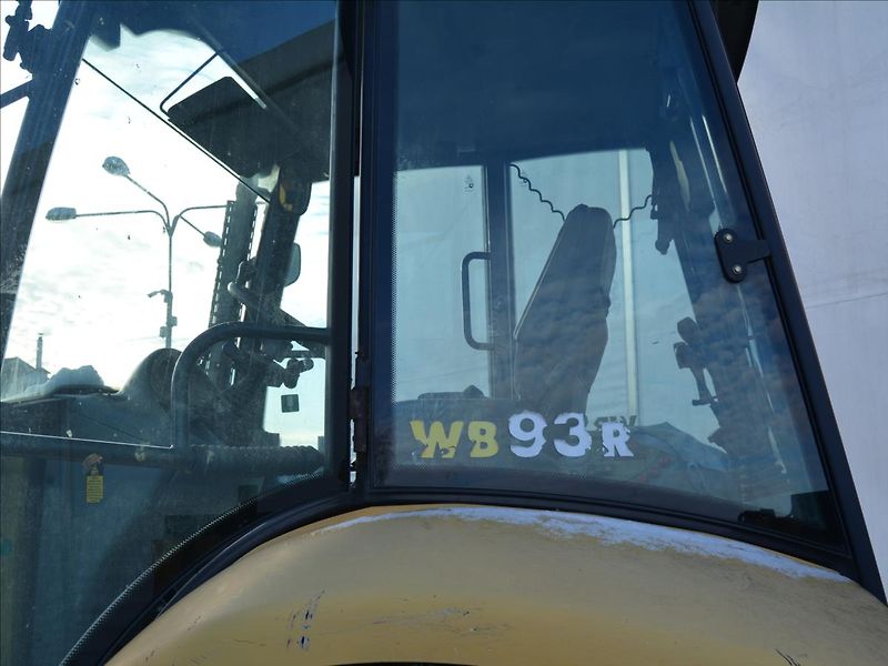 Komatsu WB 93R - fotka 6 z 14