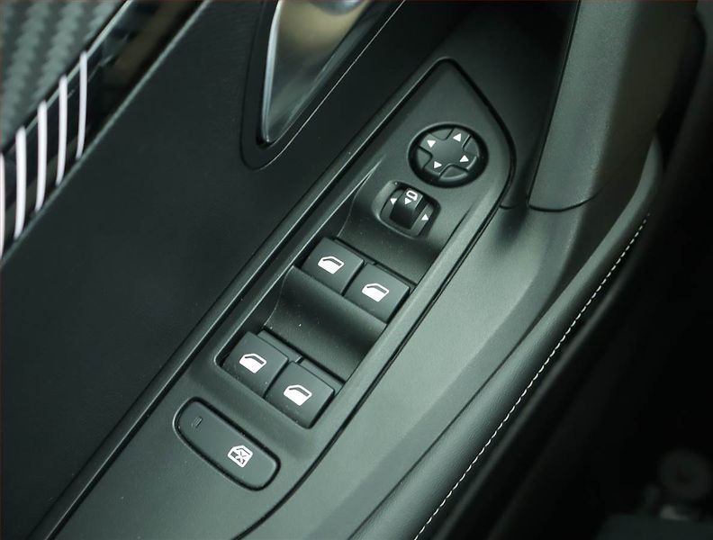 Peugeot 2008 (2025) 1.2 PureTech, Serv.kniha, Kůže - fotka 14 z 15