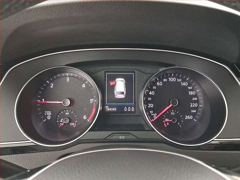 Volkswagen Passat (2017) Highline 2.0 TDI, Serv.kniha - fotka 11 z 19
