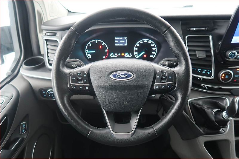 Ford Tourneo Custom (2022) Trend 2.0 EcoBlue, ČR, 1Maj - fotka 18 z 19