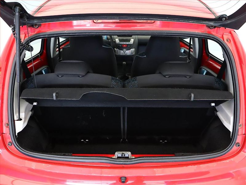Peugeot 107 (2011) 1.0, nová STK, za dobrou cenu - fotka 11 z 12